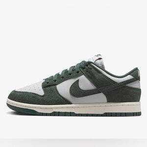 Nike Classic Low Dunk Sneakers Size 8.5